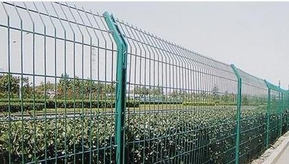双边丝护栏网 圈地围栏网 果园铁丝防护网*