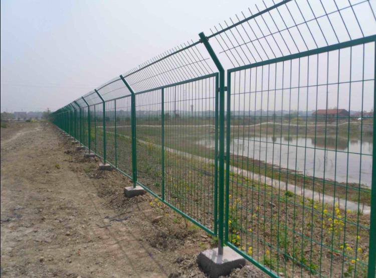 现供山区高地牲畜圈地护栏网及框网铁艺护栏